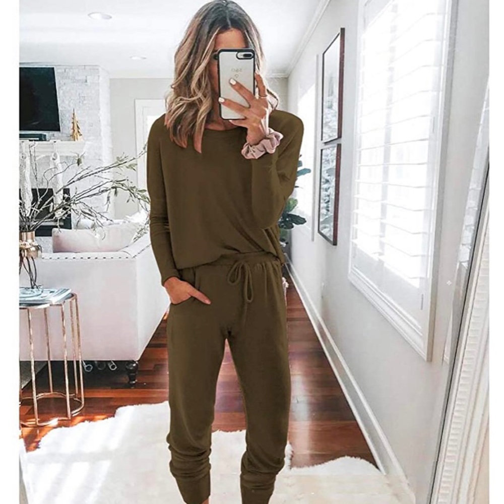 Lounge Cutie - Check out this perfect set! ⭐️